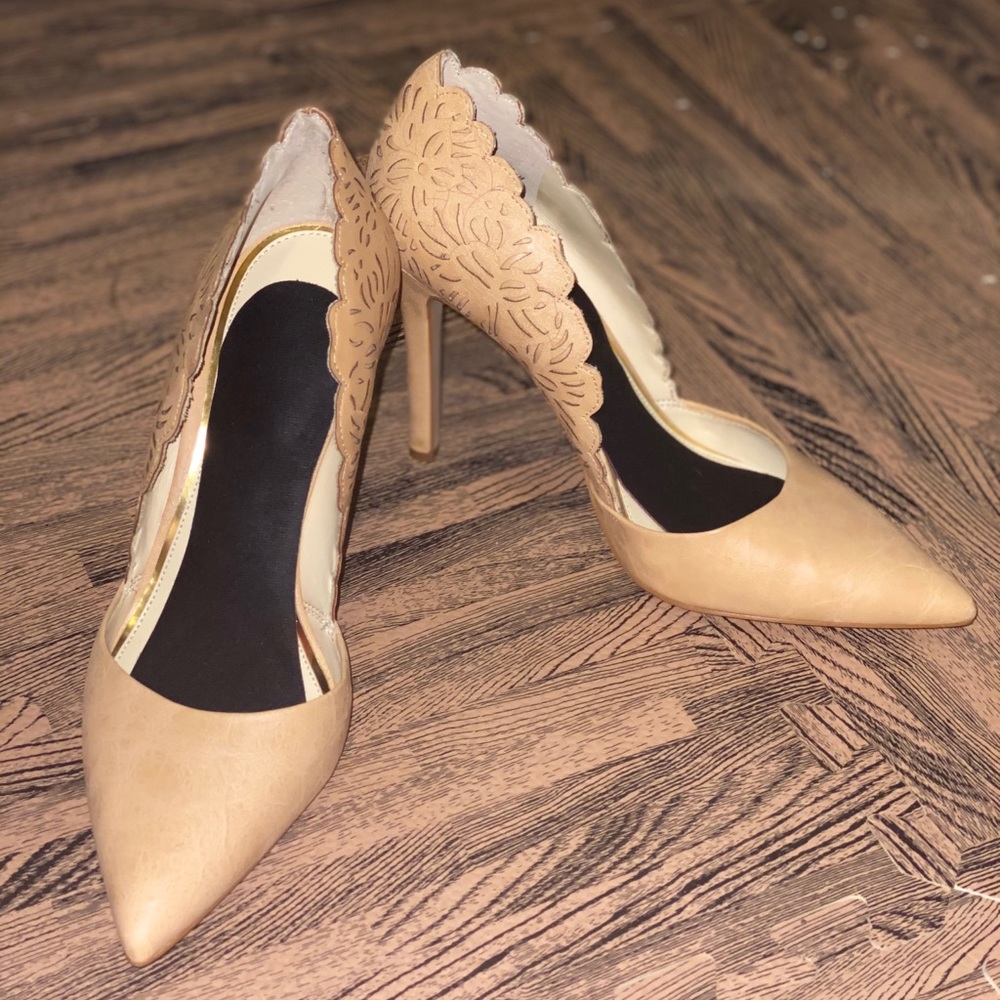 Jessica Simpson Cassel Scalloped Tan Heels